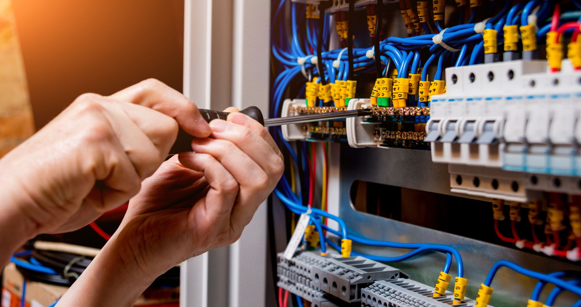 Elektroinstallation für Privat & Gewerbe