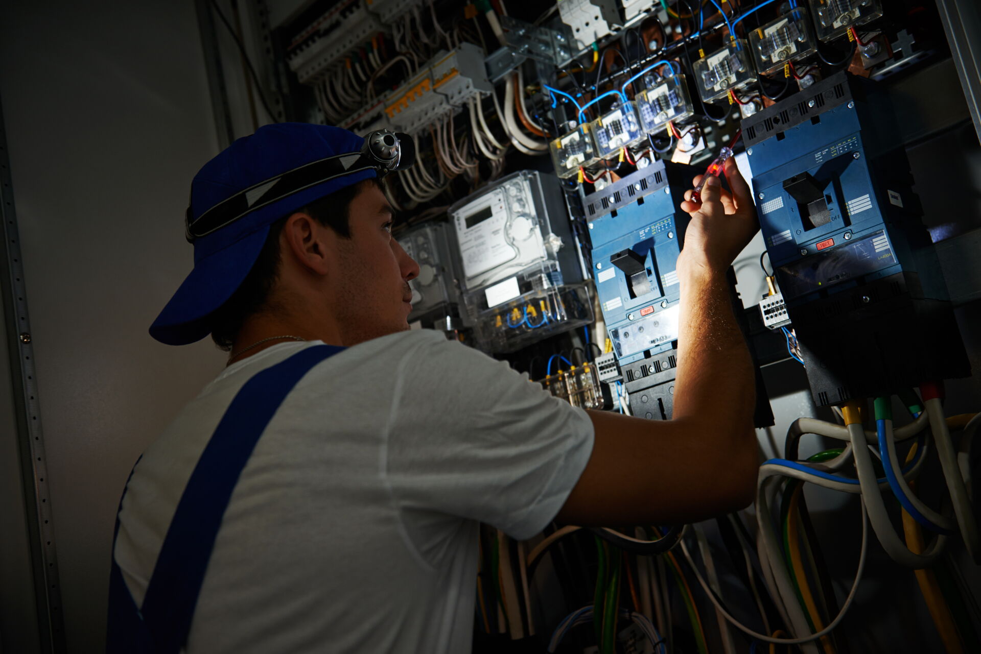 Elektriker für die Installation & Reparatur von Elektroanlagen